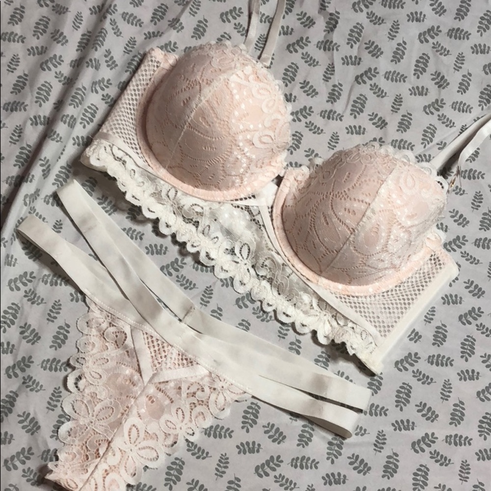 Matching strappy/lace underwear set NWT🤩